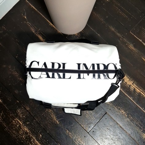 Selling: Crli Cuero Bolsa Duffle Bag (White)