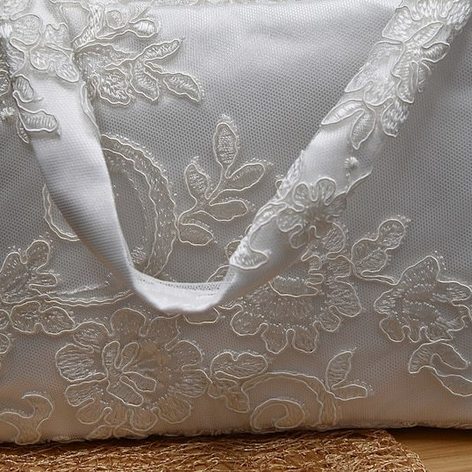 Selling: Vintage-Style Bridal Purse With Lace And Zipper - White