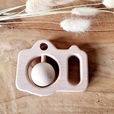 Selling: Wooden Rattle Camera