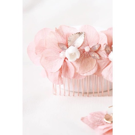 Selling: “Hortensia” Floral Jewelry Comb