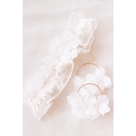 Selling: “Soline” Lace Garter And Cold Porcelain Flower