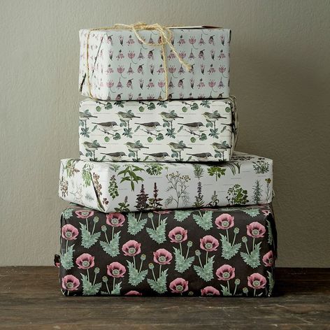 Selling: Gift Wrapping In Recycled Paper