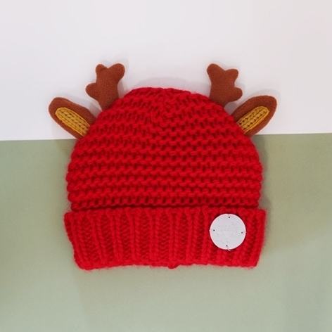 Selling: Festive Winter Hat - S